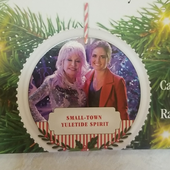 HALLMARK CHANNEL Countdown To Christmas Book - Picture 4 of 16